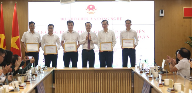 Công bố 32 sản phẩm, giải pháp, sáng kiến KHCN, ĐMST và CĐS tiêu biểu