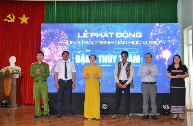 Xã Đặng Thùy Trâm phát động Phong trào “Bình dân học vụ số”