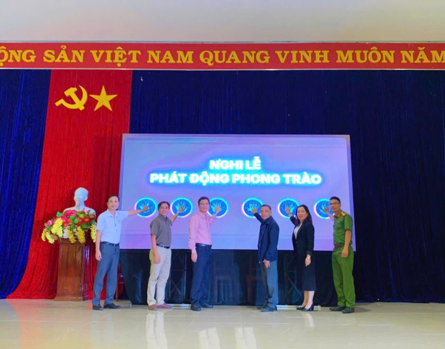 Xã Minh Long phát động phong trào “Bình dân học vụ số”.